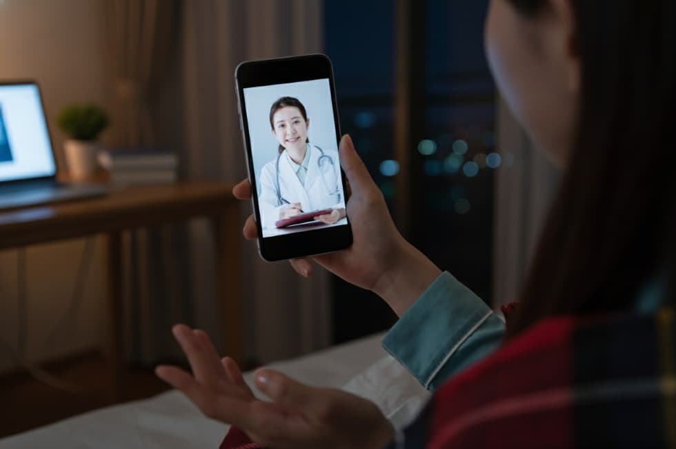 病院の手配、ご家族への連絡。